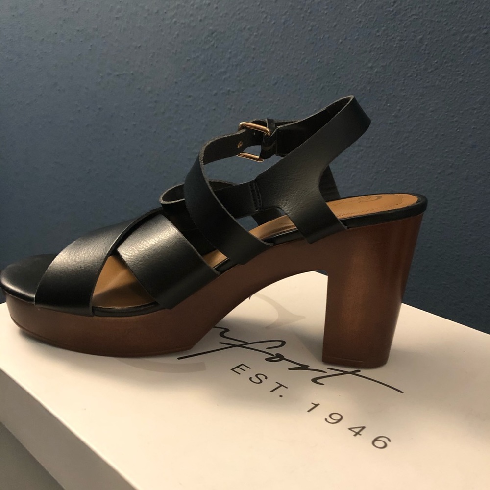 Comfort Crossband Platform Sandals Size 8 1/2